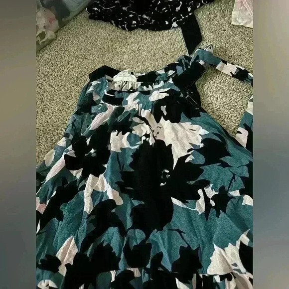 Motherhood Maternity Halter Top Side Tie Size Large Floral - Picture 3 of 4